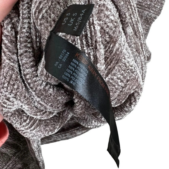 UO • Out From Under Snowy Day Cropped
Chenille Vest - Picture 9 of 10